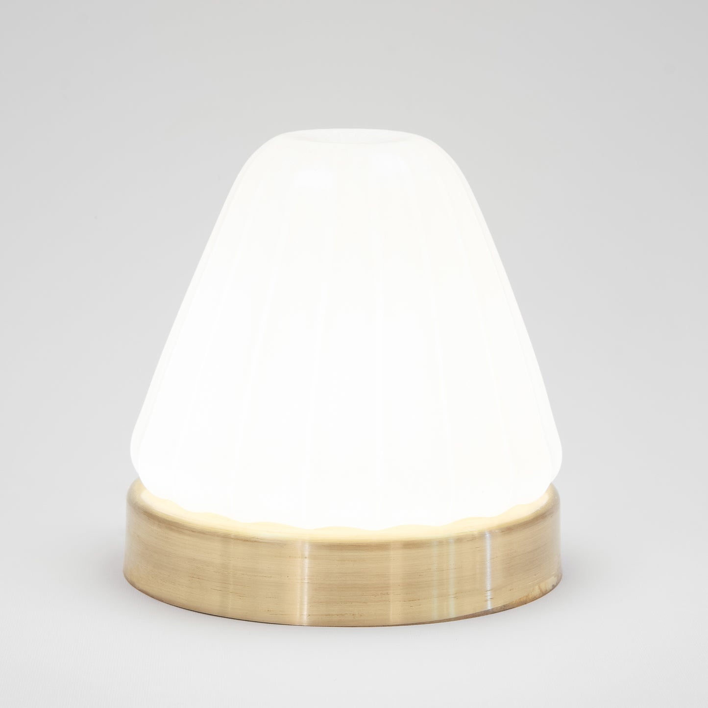 Pyramid Basta Lamp TLN4